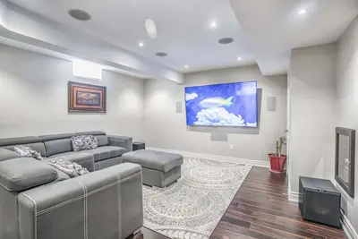 Image de Charming basement retreat awaits you!