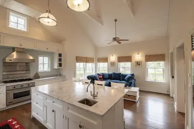 Image de May Include Car Ferry Rezis - Cliff Road Classic - Minutes to Town/Beach