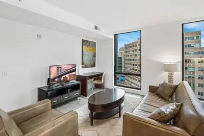 Image de Sleek &Spacious Layout | Fully Furnished | Work Desk + WiFi | Reston