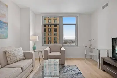 Image de Crisp Arlington Apartment with Balcony | Two Bedroom | by Gls