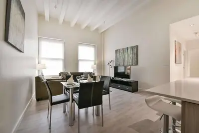 Image de Central Dt Boston 2br | High ceilings| Fast Wifi | In-unit W\/D