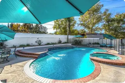 Image de The Redlands Hills Homestead: Experience, Luxury\nA day trip to all SoCal's best