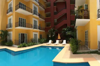 Image de Charm condo 5 min from the beach! 2-bedroom condo with balconies.