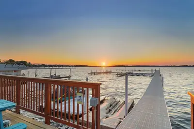 Image de Chain O` Lakes Beach Penthouse Sunset View and Boat Dock
