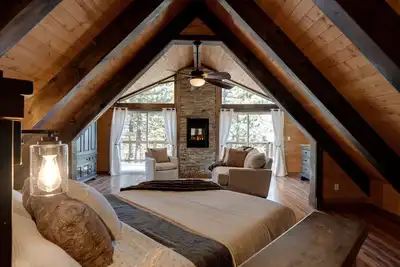 Luxury Cabin - Walk to Stagecoach Lift - Hot Tub - Mountain Views - Dogs Allowed