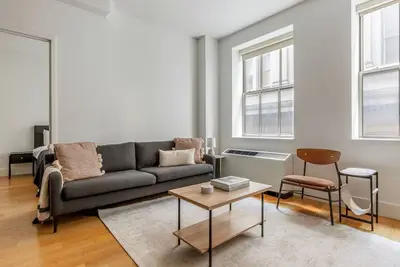 Image de Inviting FiDi 1br w/ Gym & Doorman, nr Wall Street, by Blueground
