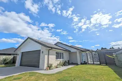 Image de Beautiful Brand New Four-bed home near Redwood