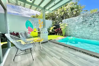 Image de Near Manuel Antonio-Private Pool-Gated-Chic-Paved road-minutes to marina