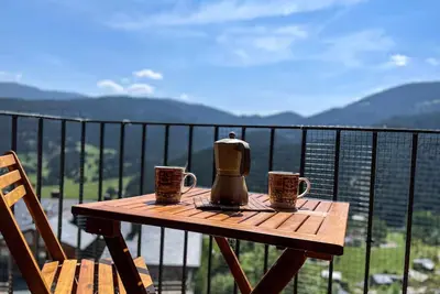 Image de Terrain plat avec vue sur les montagnes