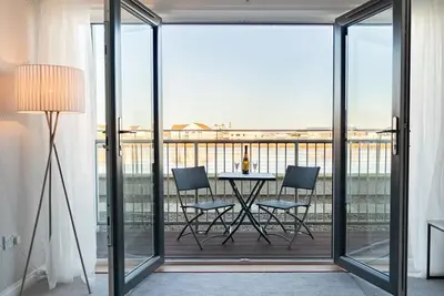 Image de Luxury Riverside 2br Apartment - Sleeps 4