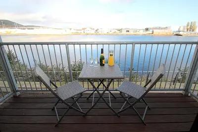 Image de Spacious Riverside 2br Apartment - City Centre