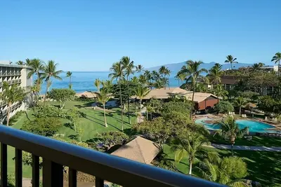 Image de Explore Hawaii's Most Hawaiian Hotel, 2 Luxurious Units, With Top Amenities