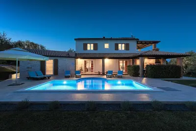 Image de Villa Loverka near Pula only 3 km from the beach with sea view