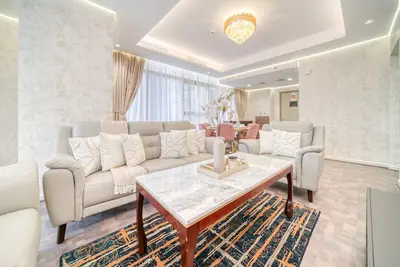 Image de Sky-High 2br with Iconic Burj Khalifa Views, Near Dubai Mall and Metro