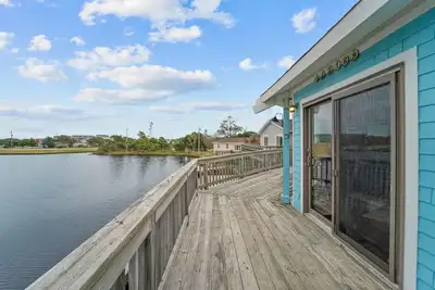 Image de Cozy Canalfront Dog Friendly Cottage in Hatteras with Private Dock and Smart TVs