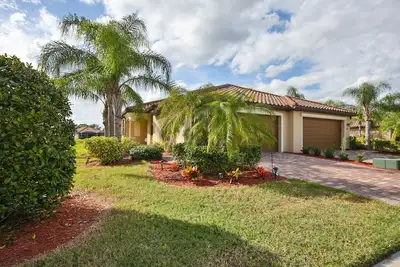 Image de Beautifully designed villa home! Located in River Strand, Heritage Harbour