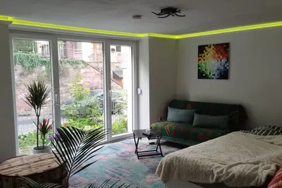 Image de 40 qm Wohnung mit Wintergarten / Gewölbekeller und Garten