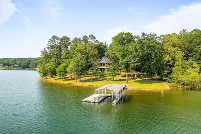 Image de Lakefront home with private dock, kayaks/Sup, firepit, decks, & Ping-Pong