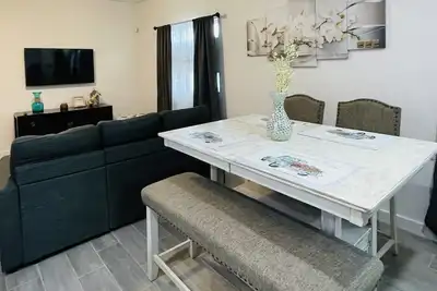 Image de New & Modern 2b/2b Apartment \nCentrally located