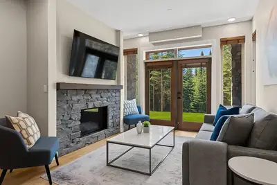 Image de Sun Peaks Condo - True Ski In/Ski Out\n\n