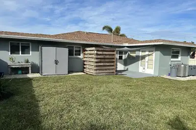 Image de 5 minutes to the Beach! Beautiful neighborhood on intercoastal. Family friendly