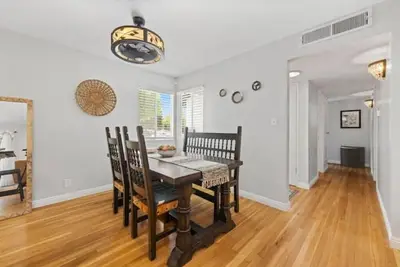 Image de Stylish Ranch-style home | College Heights locale! \n\n