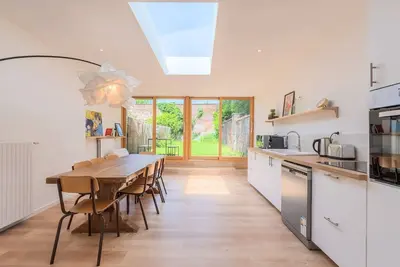 Image de Maison spacieuse avec 4 ch & jardin, proche tram