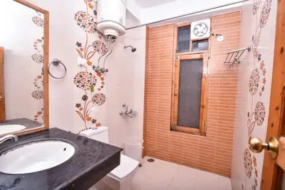 Image de 4 Bhk Independent Cottage+kitchenette +Balcony\n\n