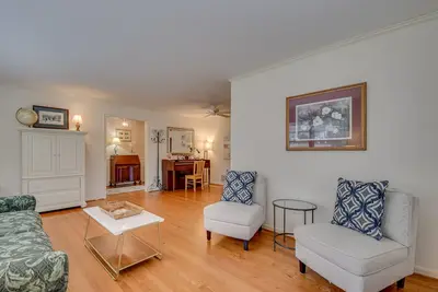 Image de Porch Time - Cozy and Spacious 4 Bd/2ba