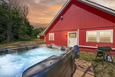 Image de White Mountain Dream Cabin | 4 Acres  + Hot Tub