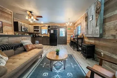 Image de \"The Cabin\" | Maine Experience | Walk Downtown