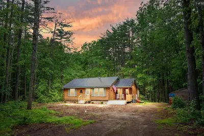 Image de Moose Cabin | 5-Star Maine Experience | Hot Tub