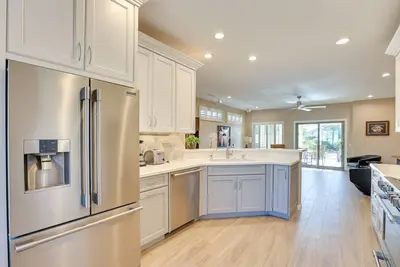 Image de Hike & Golf: Surprise Home w/ Patio & Bbq