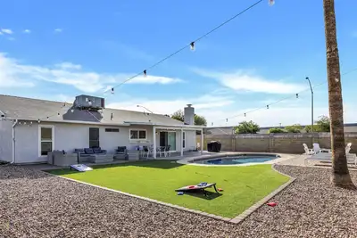 Image de Spacious 4br Oasis with a Pool and a Large Backyard