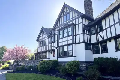 Image de Spectacular Historic Mansion w/Pool&Tennis