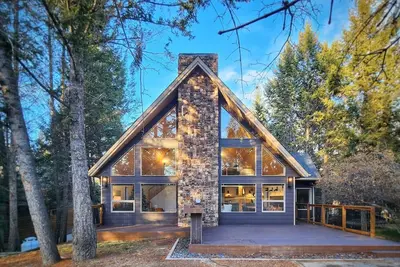 Modern Cabin • Hot Tub • 2 Kings • Beach Access