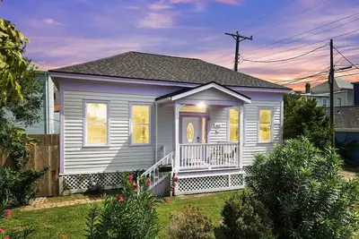 Image de Charming historic Galveston home, close to the Strand district and the beach!