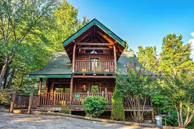 Image de Summer Specials! Adorable Cabin, Hot Tub, Fireplace, Pigeon Forge, Gatlinburg