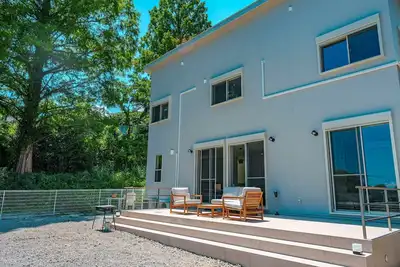 Image de House surrounded by trees with a dog run / Kamogun Shizuoka