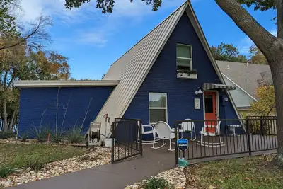 Image de Charming Lakefront A-Frame on Lake Texoma!