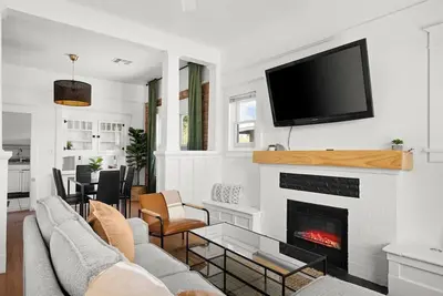 Image de 🛋 Long-Term Stay Gem | Fast Wi-Fi, Full Kitchen & Cozy Vibes