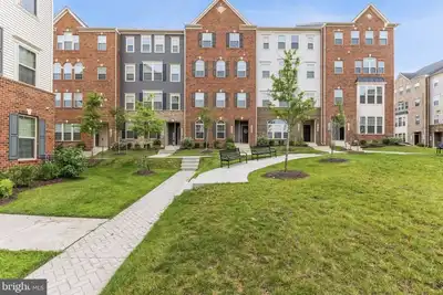 Image de Luxury 3-bedroom townhome near Nasa