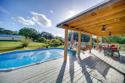 Image de Moore Haven Getaway w/ Deck & Private Pool
