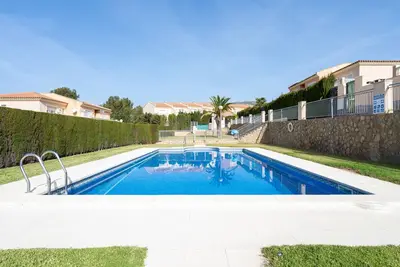 Image de Maison de vacances 'Isaac Casalot' avec piscine partagée, Wi-Fi et climatisation