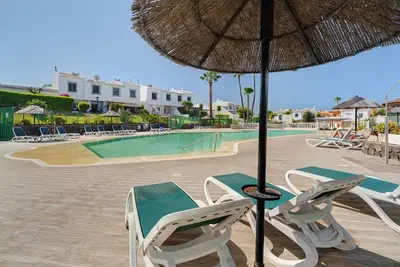 Maison de vacances 'Casa Adelfas' avec piscine, terrasse ouverte et Wi-Fi