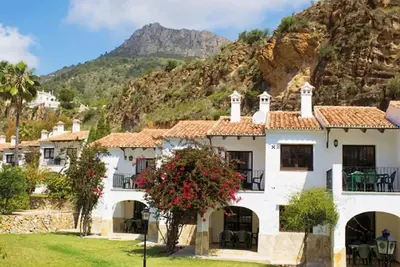 Image de Appartement 'Sunsea Village V' avec vue sur les montagnes, piscine partagée et terrasse privée