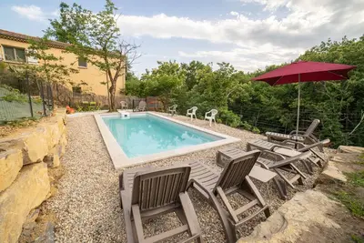 Image de Le Gite Les Bouches Rouges avec vue sur les montagnes, piscine, Wi-Fi et climatisation