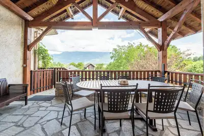 Image de Villa \"Gîte Le Chamoyard\" avec vue sur les montagnes, terrasse privée et Wi-Fi