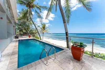 Image de Breathtaking Ocean Front Sea Palm Villa #3