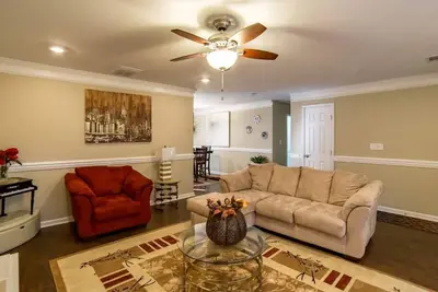 Image de Atlanta Airport District House; Minutes to Downtown Atlanta or Trillith Studios